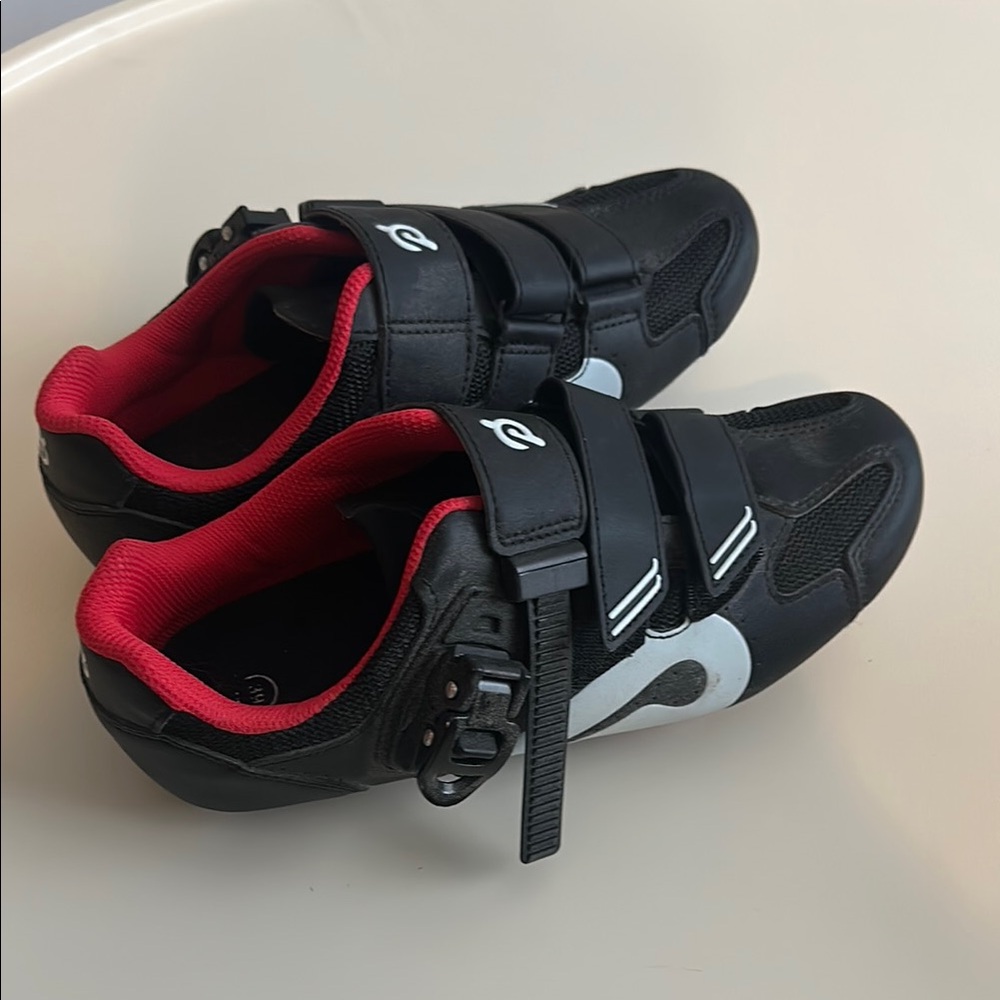 Women’s Peloton Cycling Shoes (Size 8)